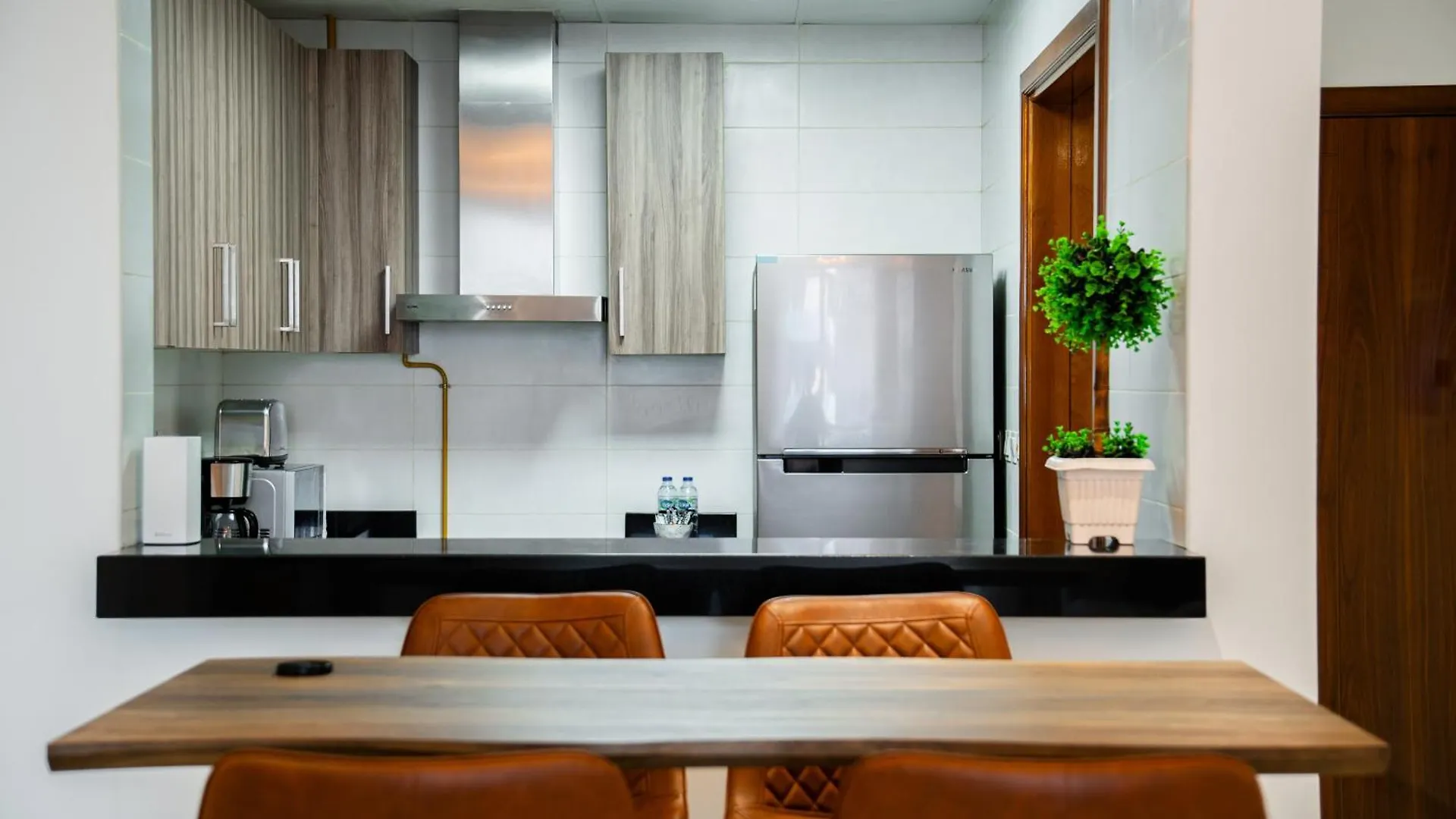Elegant Escapes - Homely 1B In Dunya Tower Dubai United Arab Emirates