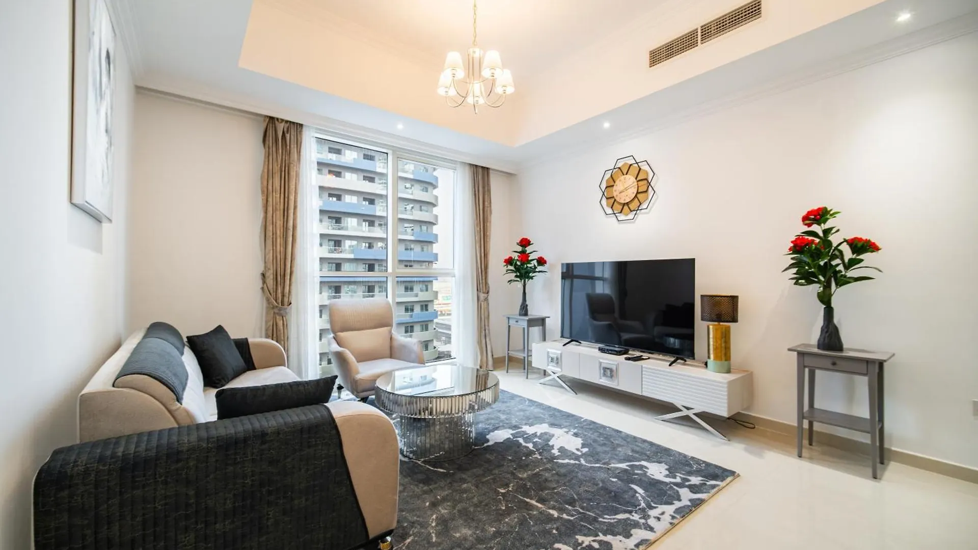 Elegant Escapes - Homely 1B In Dunya Tower Dubai Apartment