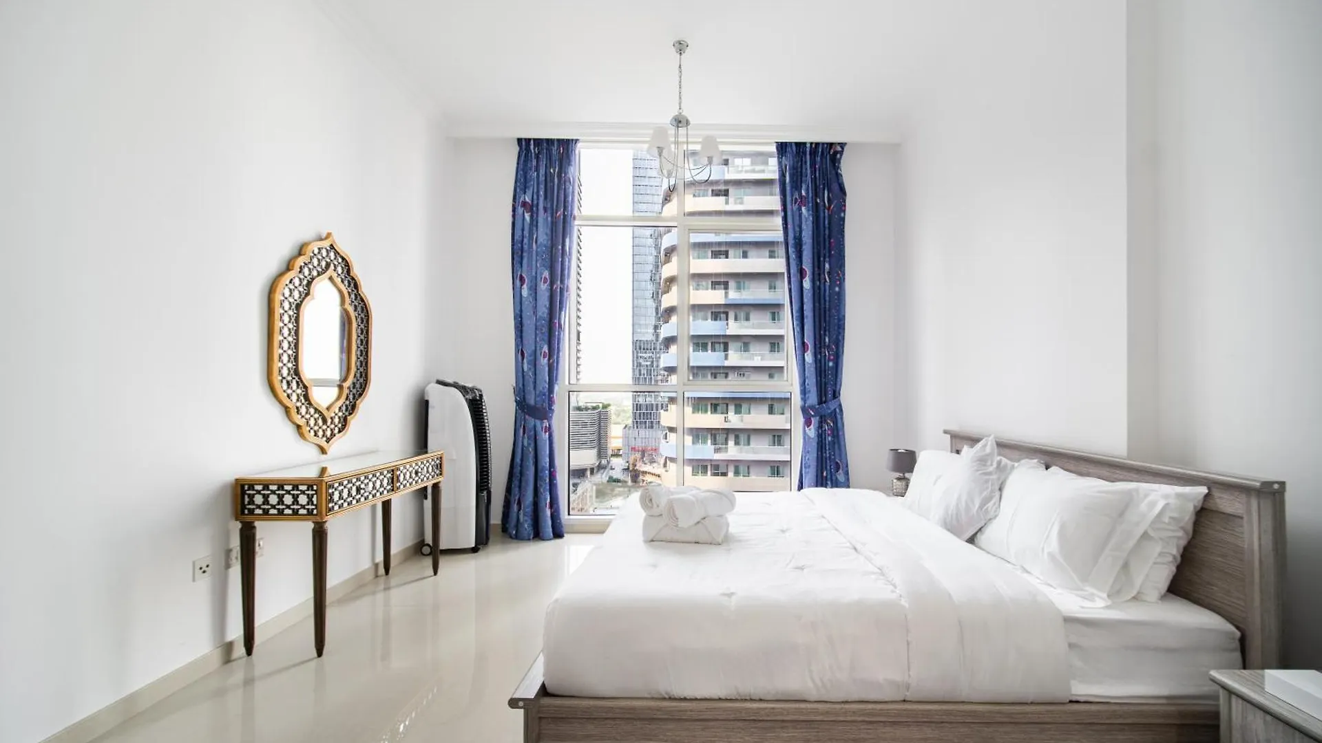 Apartment Elegant Escapes - Homely 1B In Dunya Tower Dubai