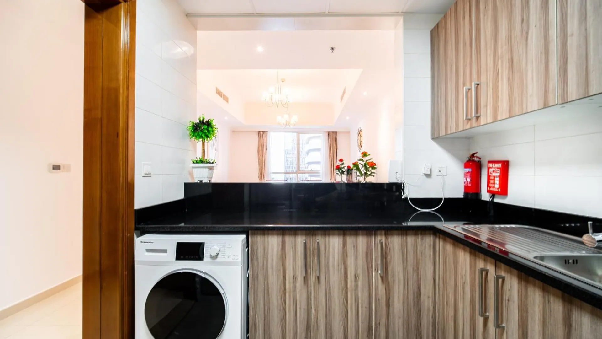 Elegant Escapes - Homely 1B In Dunya Tower Dubai Apartment