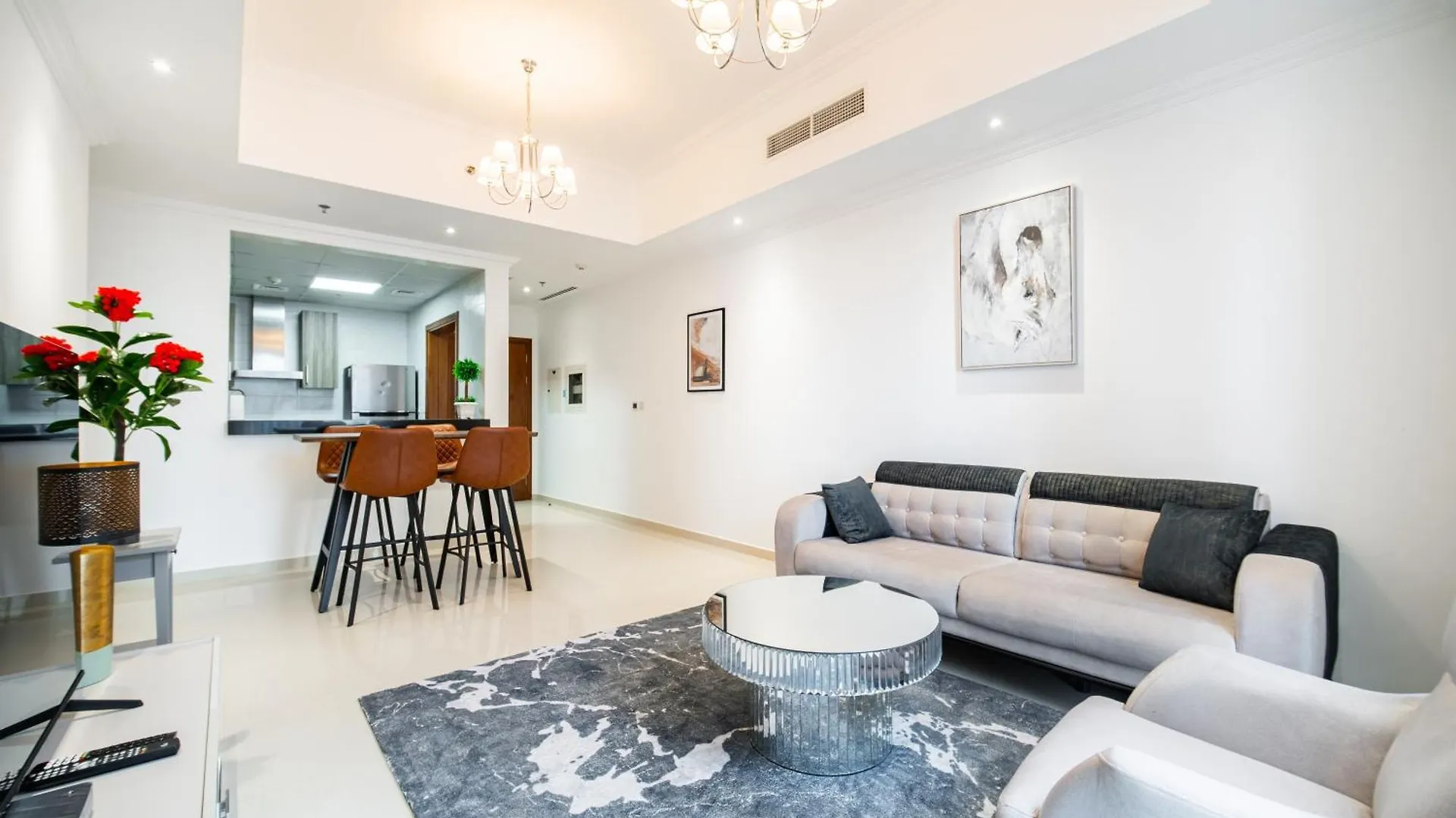 Elegant Escapes - Homely 1B In Dunya Tower Dubai Apartment