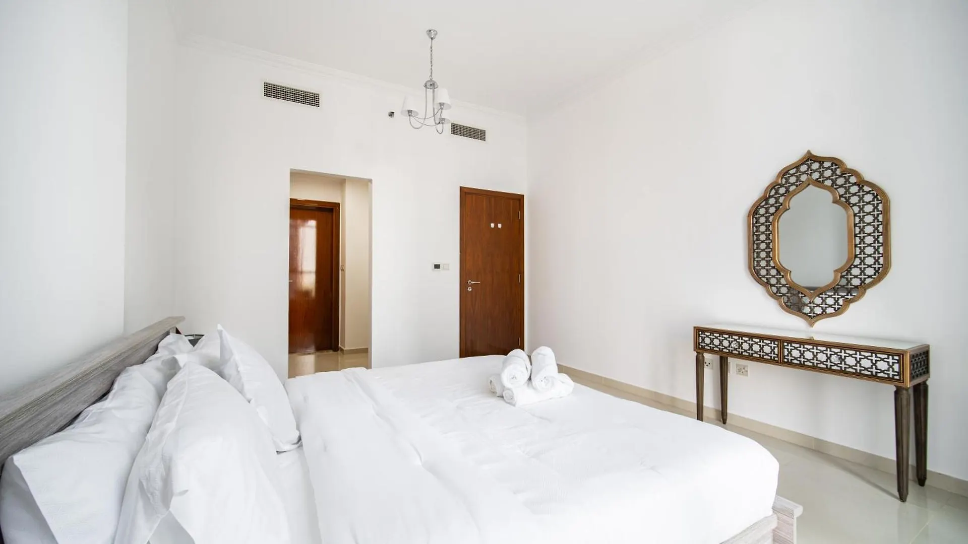 Apartment Elegant Escapes - Homely 1B In Dunya Tower Dubai United Arab Emirates