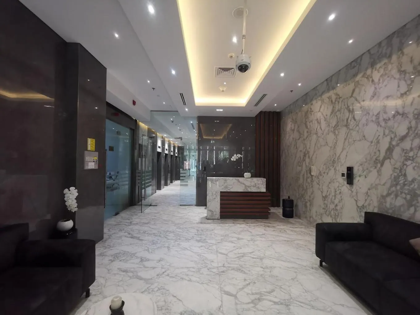 Elegant Escapes - Homely 1B In Dunya Tower Dubai Apartment